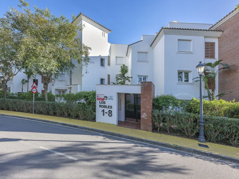 Exclusive, Bright and Private Duplex Penthouse in Los Robles
