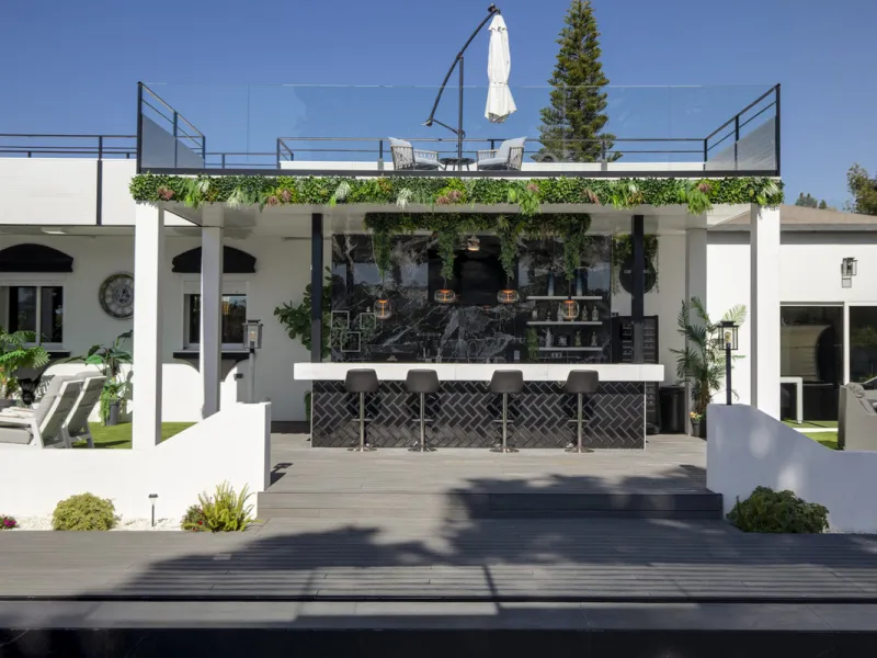 Located in the prestigious area of Guadalmina Baja – Casasola, just a short stroll from the beach, this stunning recently renovated villa sits on an exceptionally large private plot, offering space, privacy, and effortless coastal living.