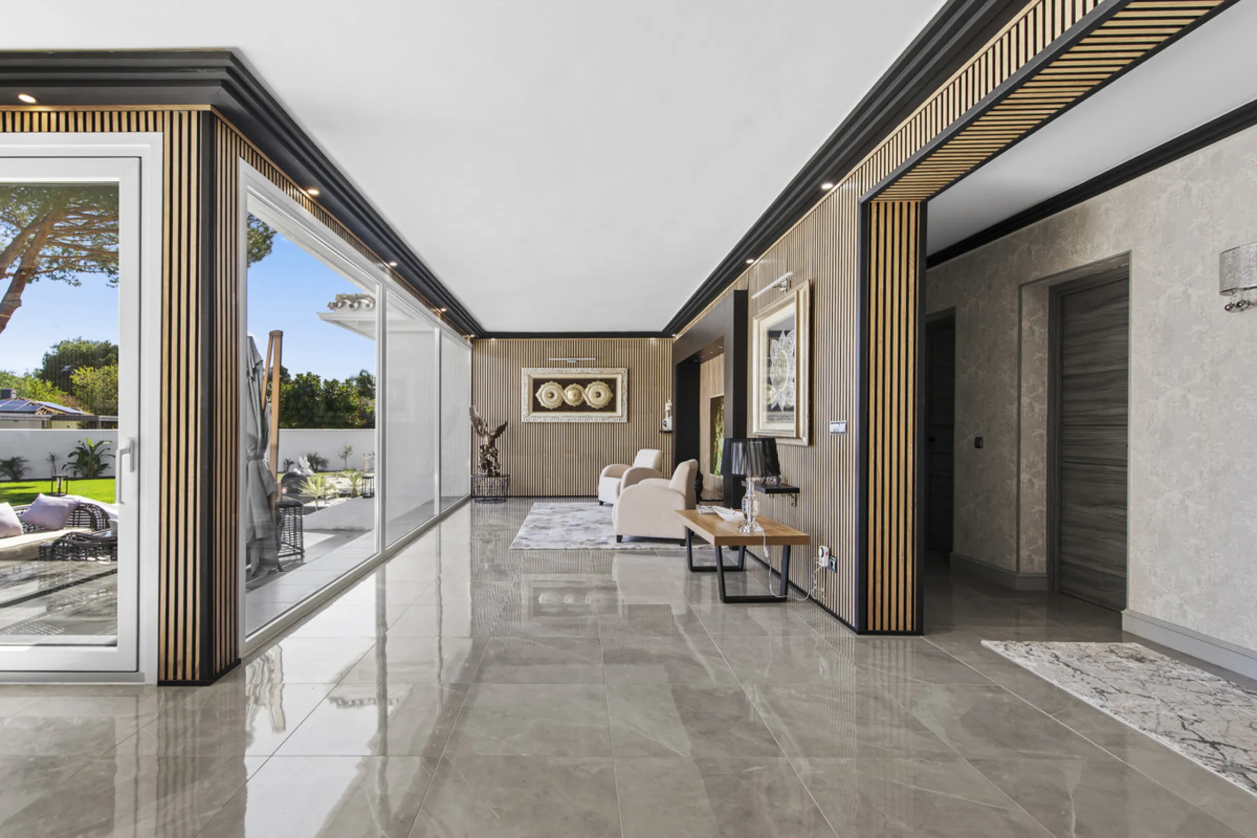 Located in the prestigious area of Guadalmina Baja – Casasola, just a short stroll from the beach, this stunning recently renovated villa sits on an exceptionally large private plot, offering space, privacy, and effortless coastal living.