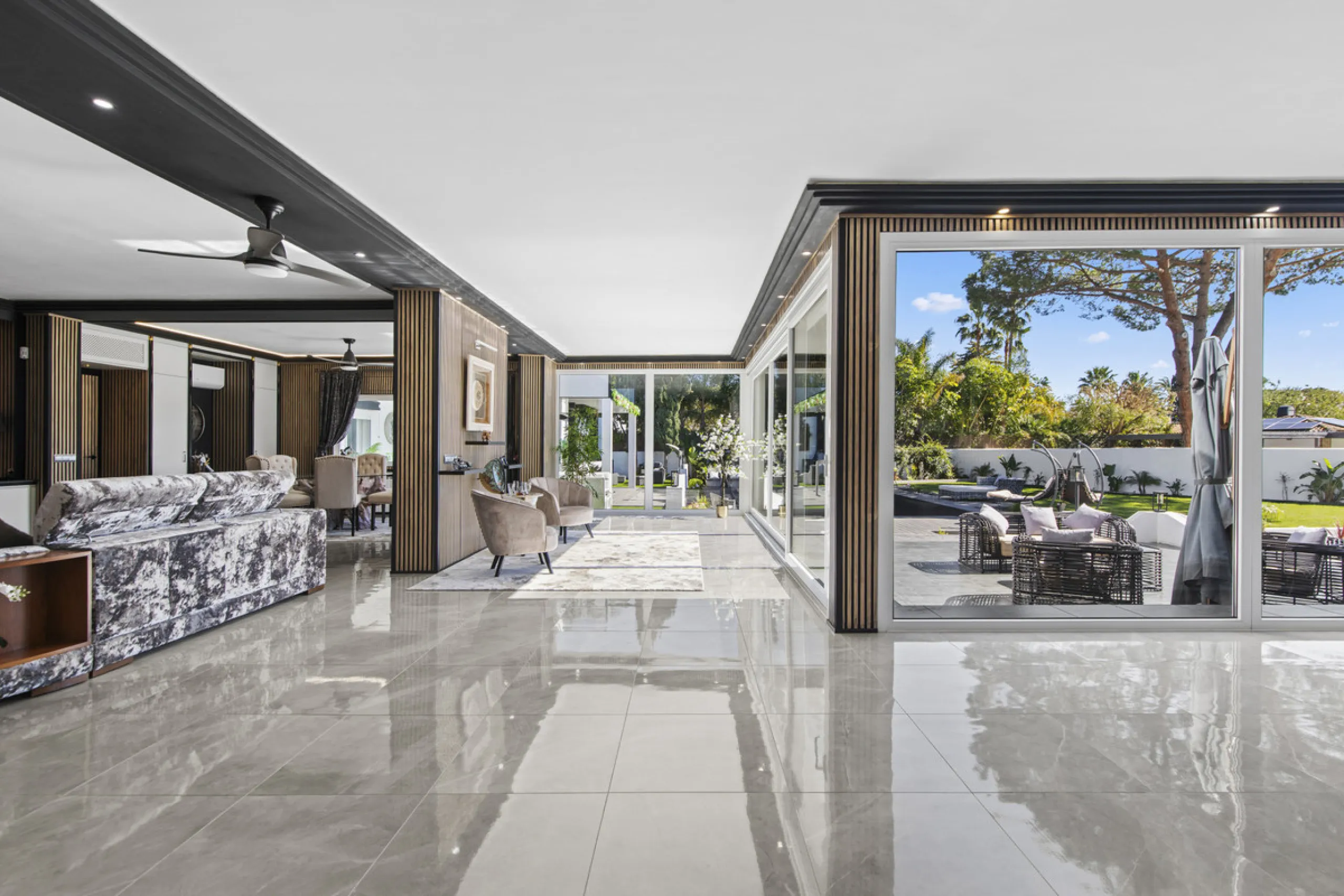 Located in the prestigious area of Guadalmina Baja – Casasola, just a short stroll from the beach, this stunning recently renovated villa sits on an exceptionally large private plot, offering space, privacy, and effortless coastal living.