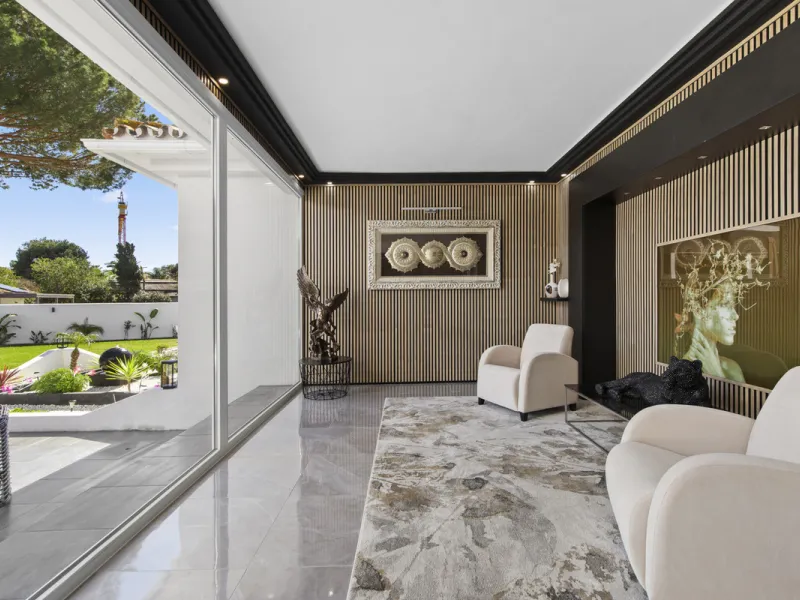 Located in the prestigious area of Guadalmina Baja – Casasola, just a short stroll from the beach, this stunning recently renovated villa sits on an exceptionally large private plot, offering space, privacy, and effortless coastal living.