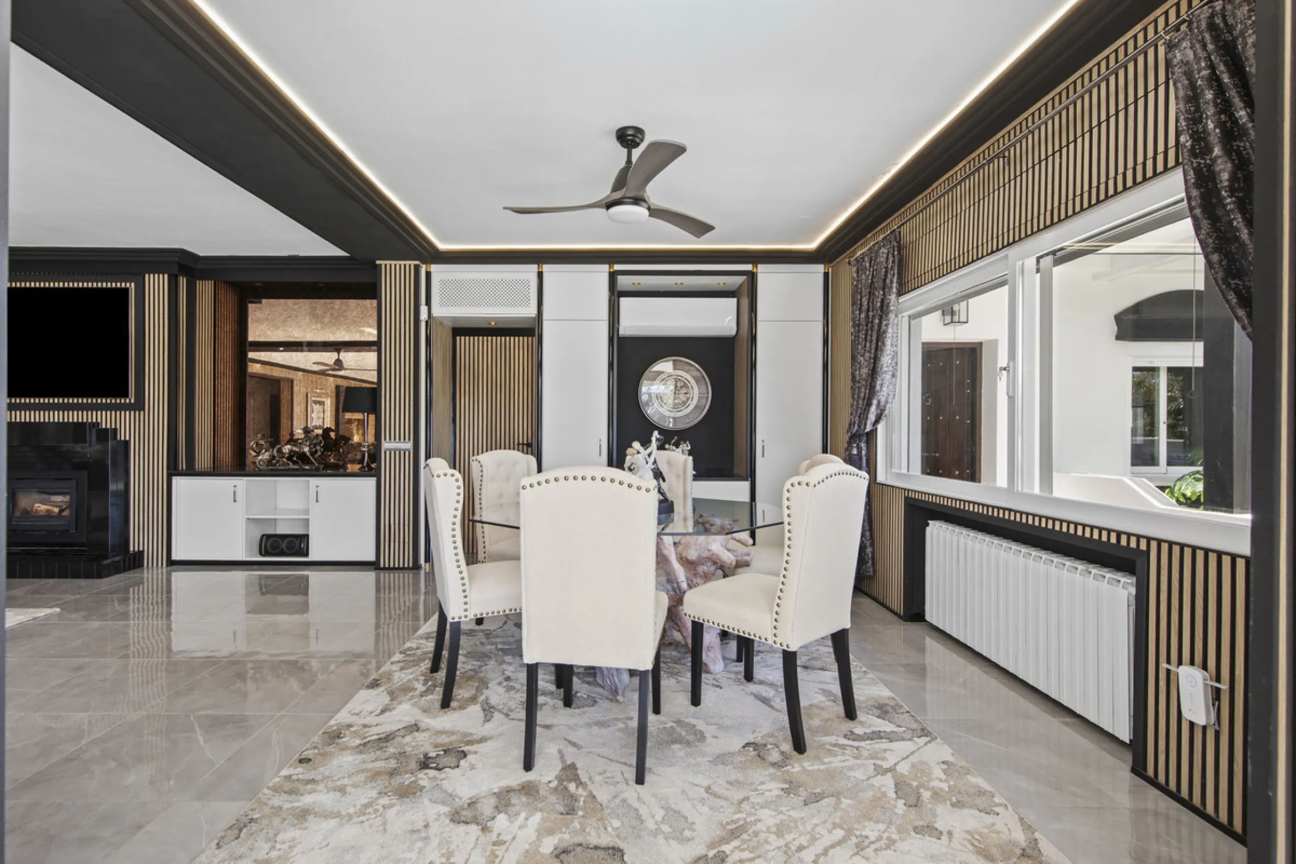 Located in the prestigious area of Guadalmina Baja – Casasola, just a short stroll from the beach, this stunning recently renovated villa sits on an exceptionally large private plot, offering space, privacy, and effortless coastal living.