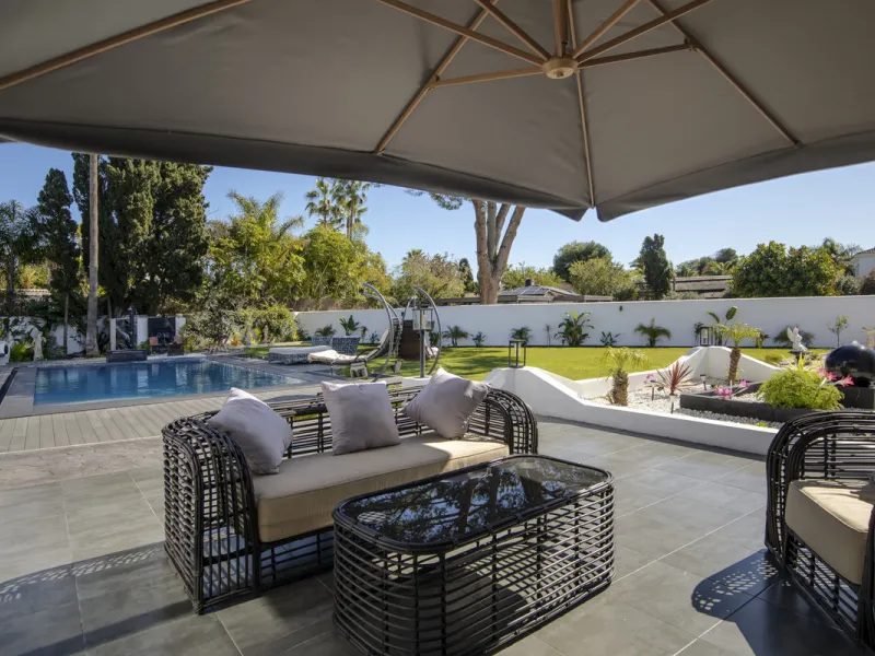 Located in the prestigious area of Guadalmina Baja – Casasola, just a short stroll from the beach, this stunning recently renovated villa sits on an exceptionally large private plot, offering space, privacy, and effortless coastal living.