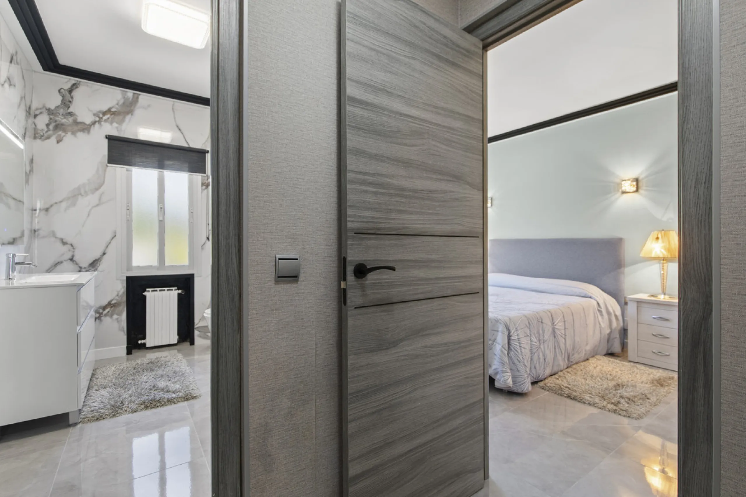 Located in the prestigious area of Guadalmina Baja – Casasola, just a short stroll from the beach, this stunning recently renovated villa sits on an exceptionally large private plot, offering space, privacy, and effortless coastal living.