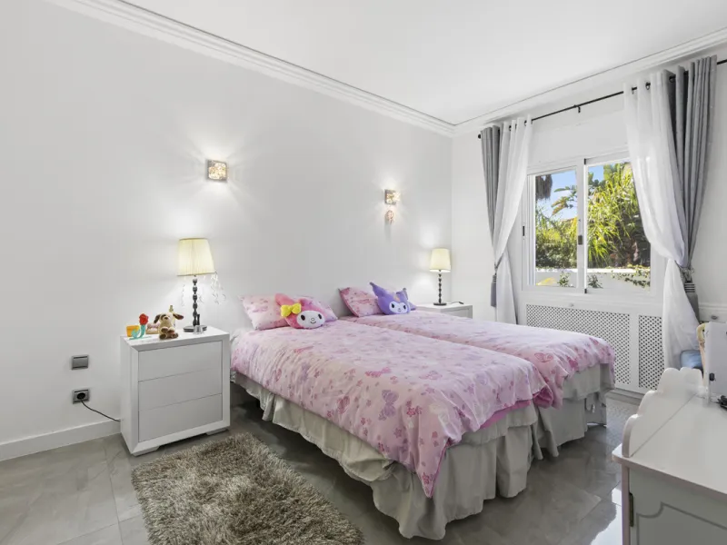 Located in the prestigious area of Guadalmina Baja – Casasola, just a short stroll from the beach, this stunning recently renovated villa sits on an exceptionally large private plot, offering space, privacy, and effortless coastal living.