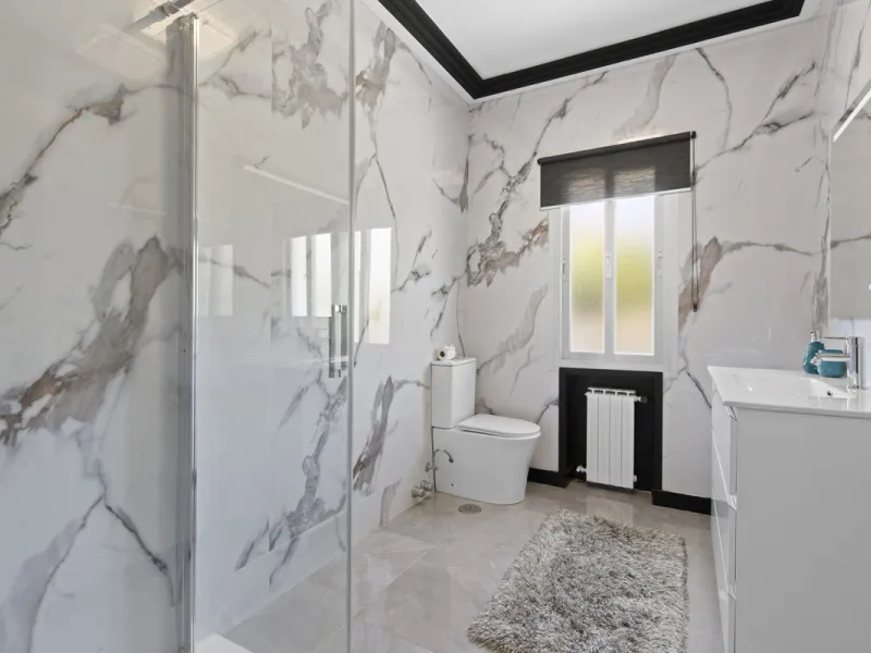 Located in the prestigious area of Guadalmina Baja – Casasola, just a short stroll from the beach, this stunning recently renovated villa sits on an exceptionally large private plot, offering space, privacy, and effortless coastal living.