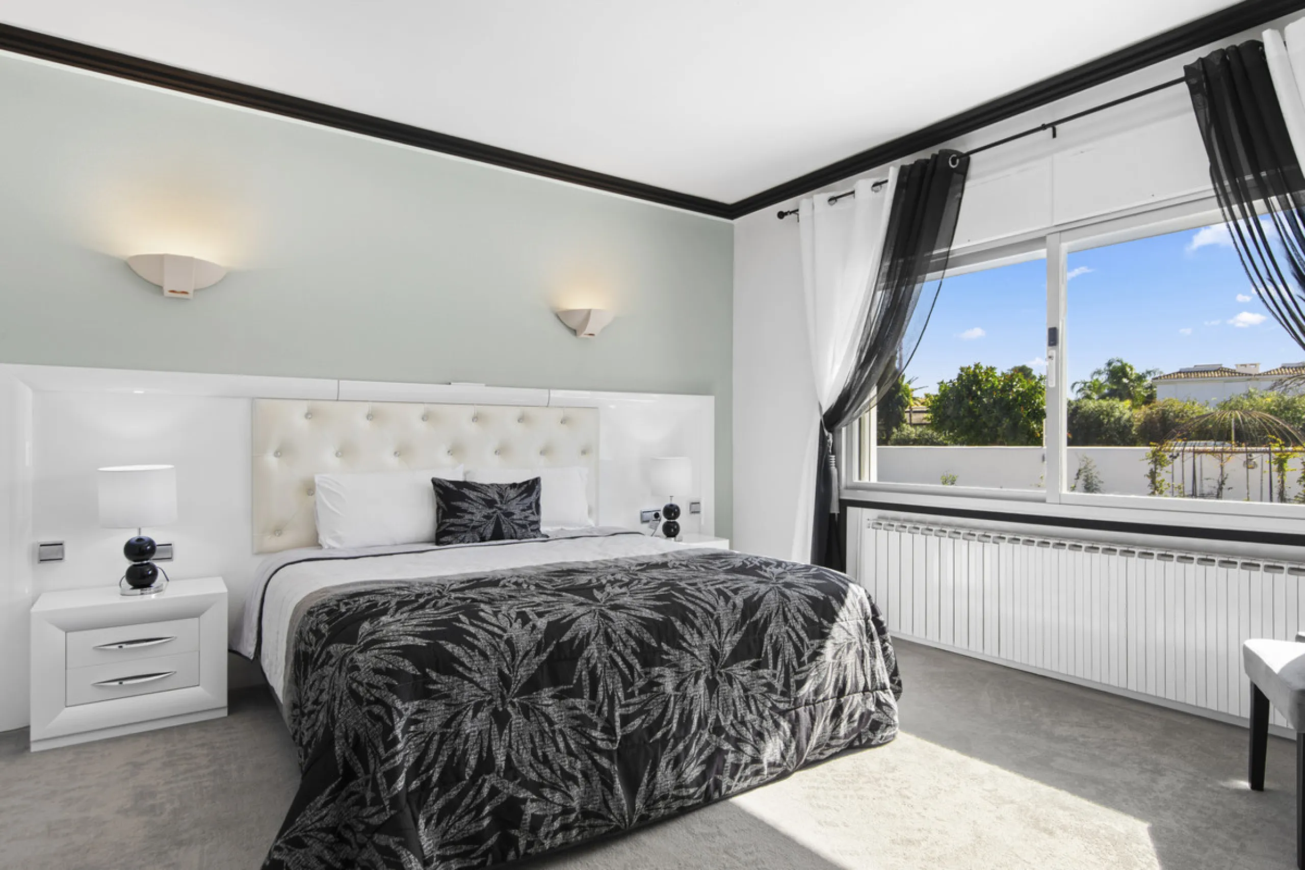Located in the prestigious area of Guadalmina Baja – Casasola, just a short stroll from the beach, this stunning recently renovated villa sits on an exceptionally large private plot, offering space, privacy, and effortless coastal living.