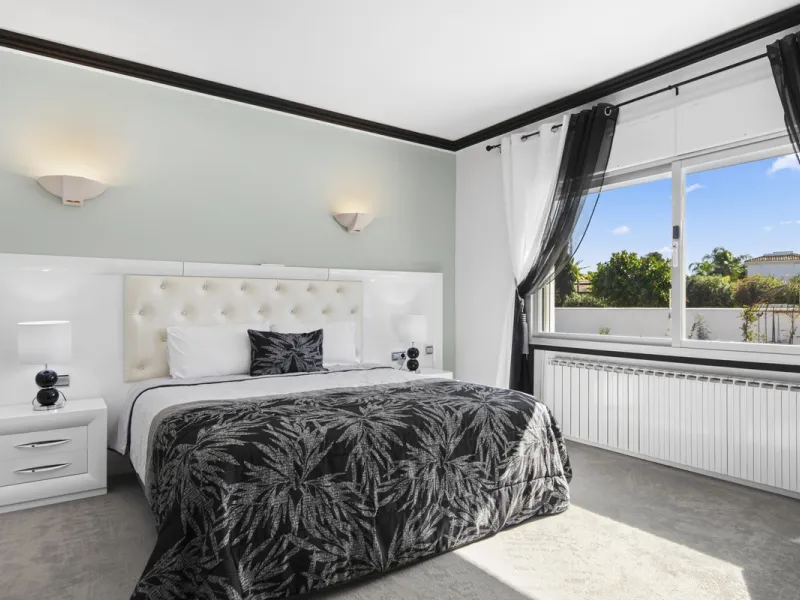 Located in the prestigious area of Guadalmina Baja – Casasola, just a short stroll from the beach, this stunning recently renovated villa sits on an exceptionally large private plot, offering space, privacy, and effortless coastal living.