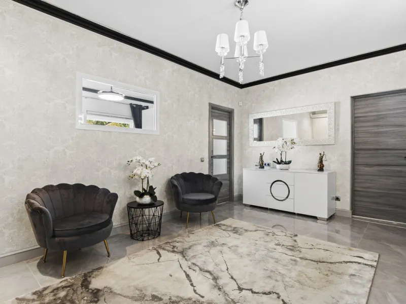 Located in the prestigious area of Guadalmina Baja – Casasola, just a short stroll from the beach, this stunning recently renovated villa sits on an exceptionally large private plot, offering space, privacy, and effortless coastal living.