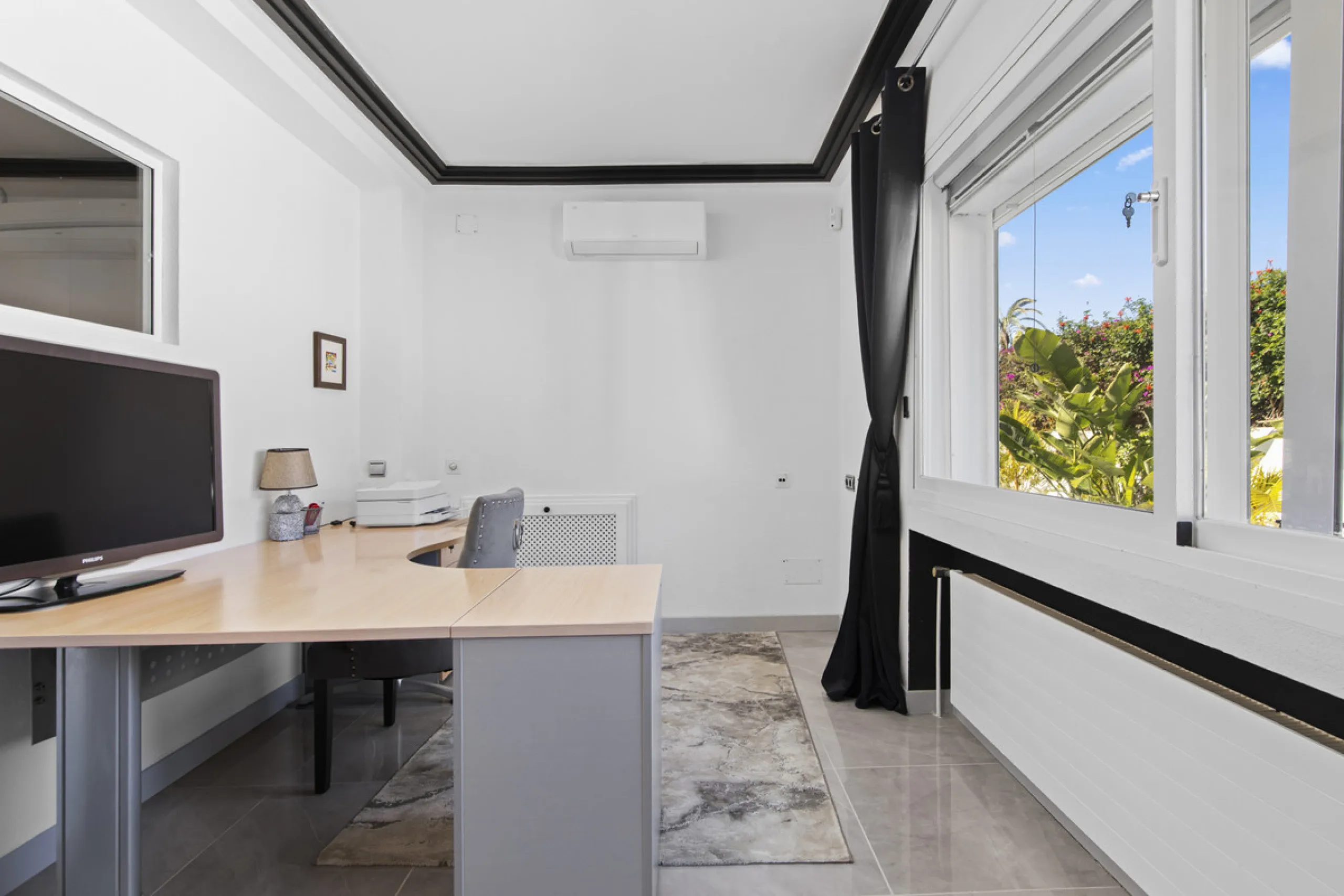 Located in the prestigious area of Guadalmina Baja – Casasola, just a short stroll from the beach, this stunning recently renovated villa sits on an exceptionally large private plot, offering space, privacy, and effortless coastal living.