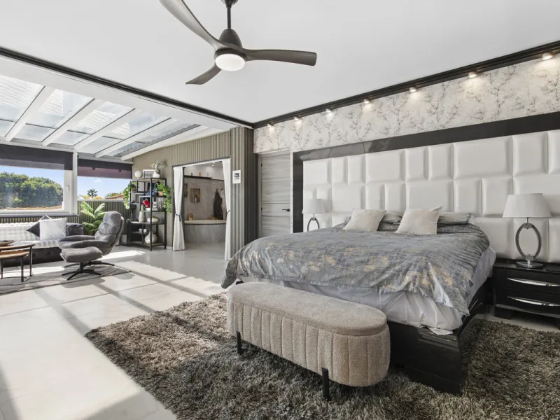 Located in the prestigious area of Guadalmina Baja – Casasola, just a short stroll from the beach, this stunning recently renovated villa sits on an exceptionally large private plot, offering space, privacy, and effortless coastal living.