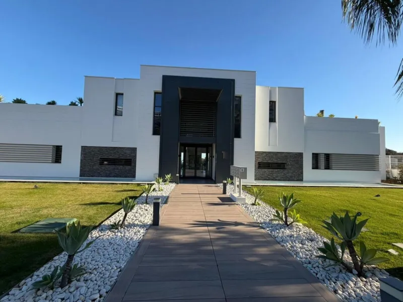 2-Bedroom, 2-Bathroom Apartment in Aqualina Residences, Benahavís