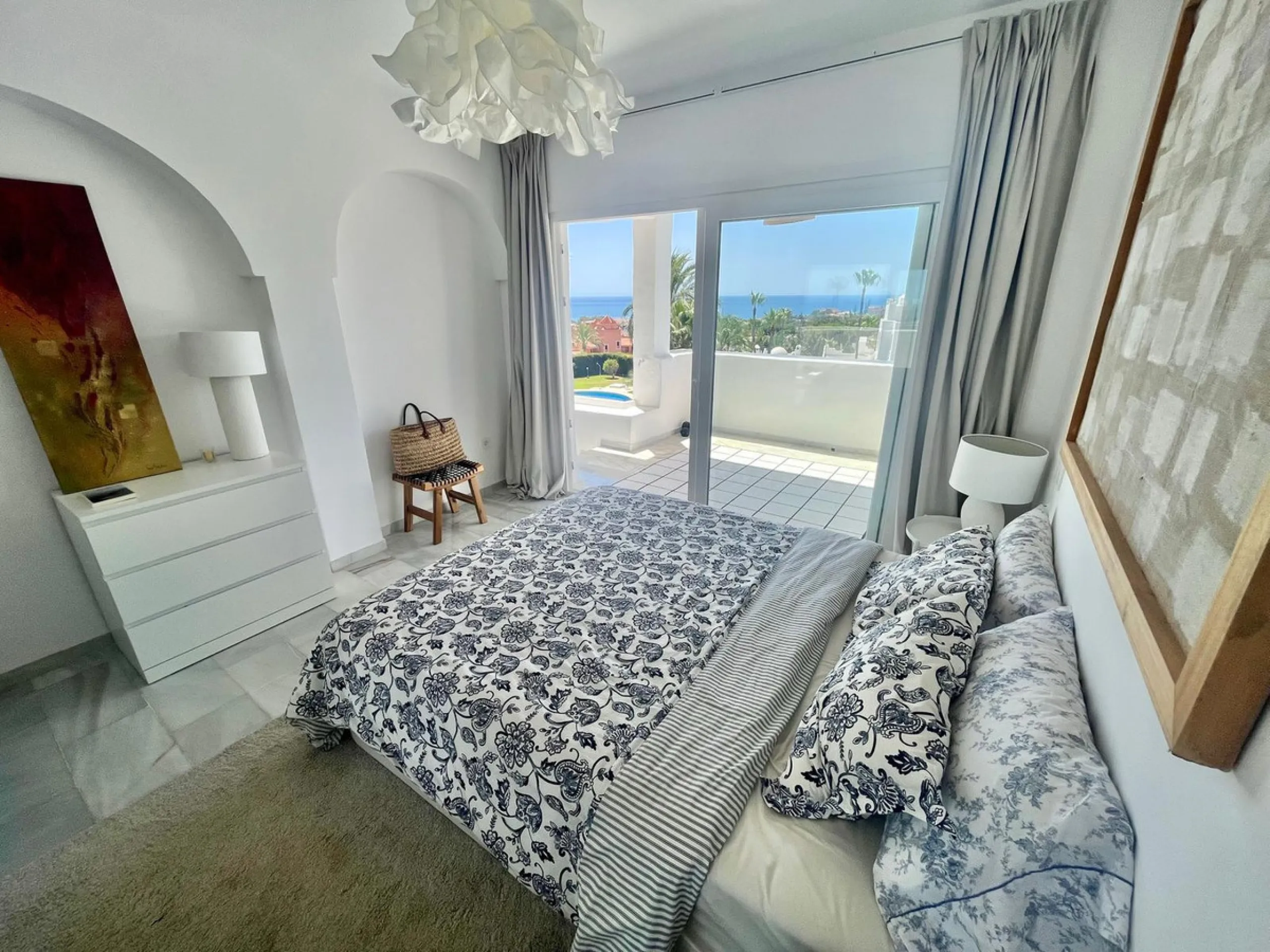 Bright Apartment with Sea Views in la Reserva de Marbella
