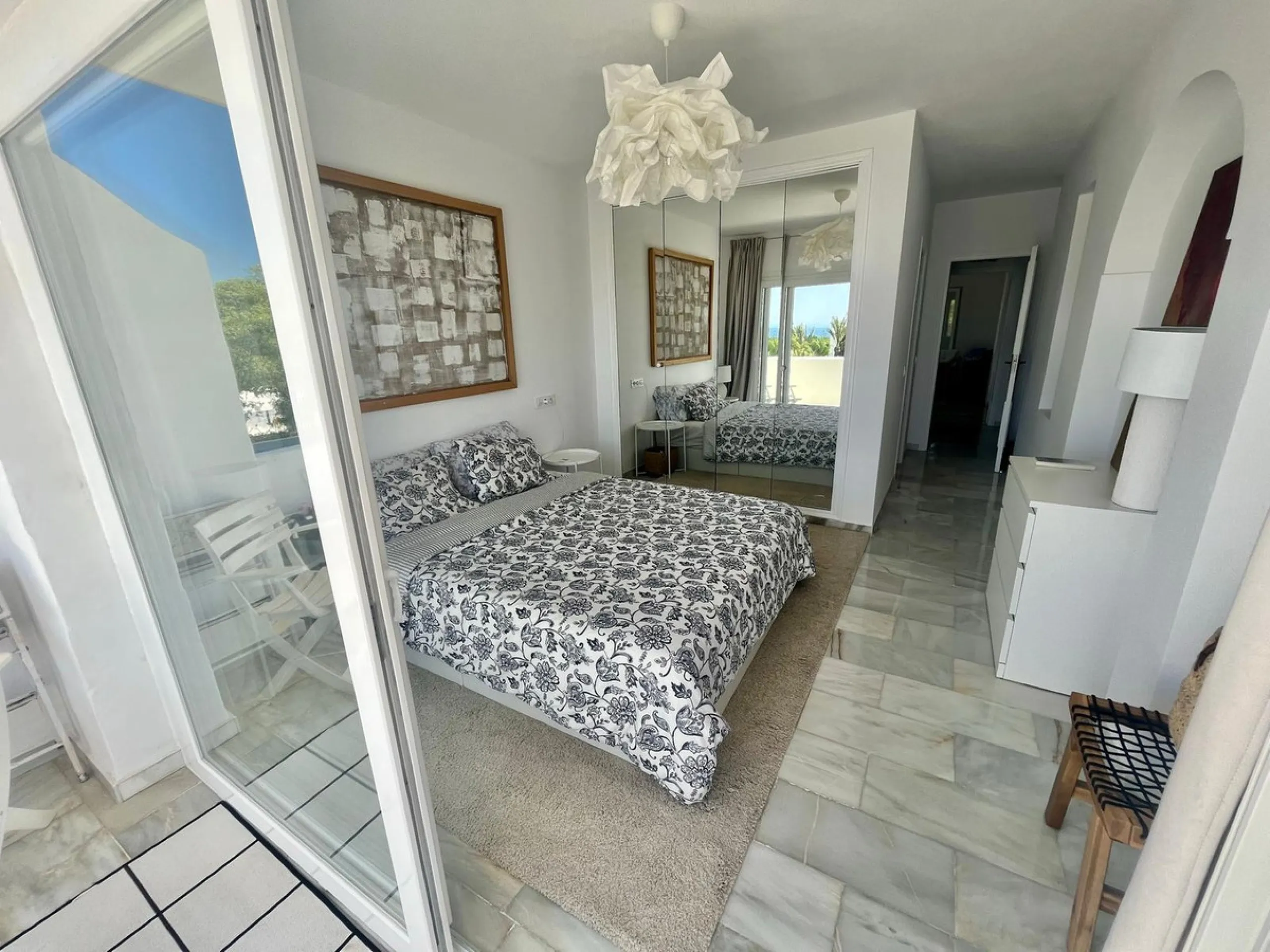 Bright Apartment with Sea Views in la Reserva de Marbella