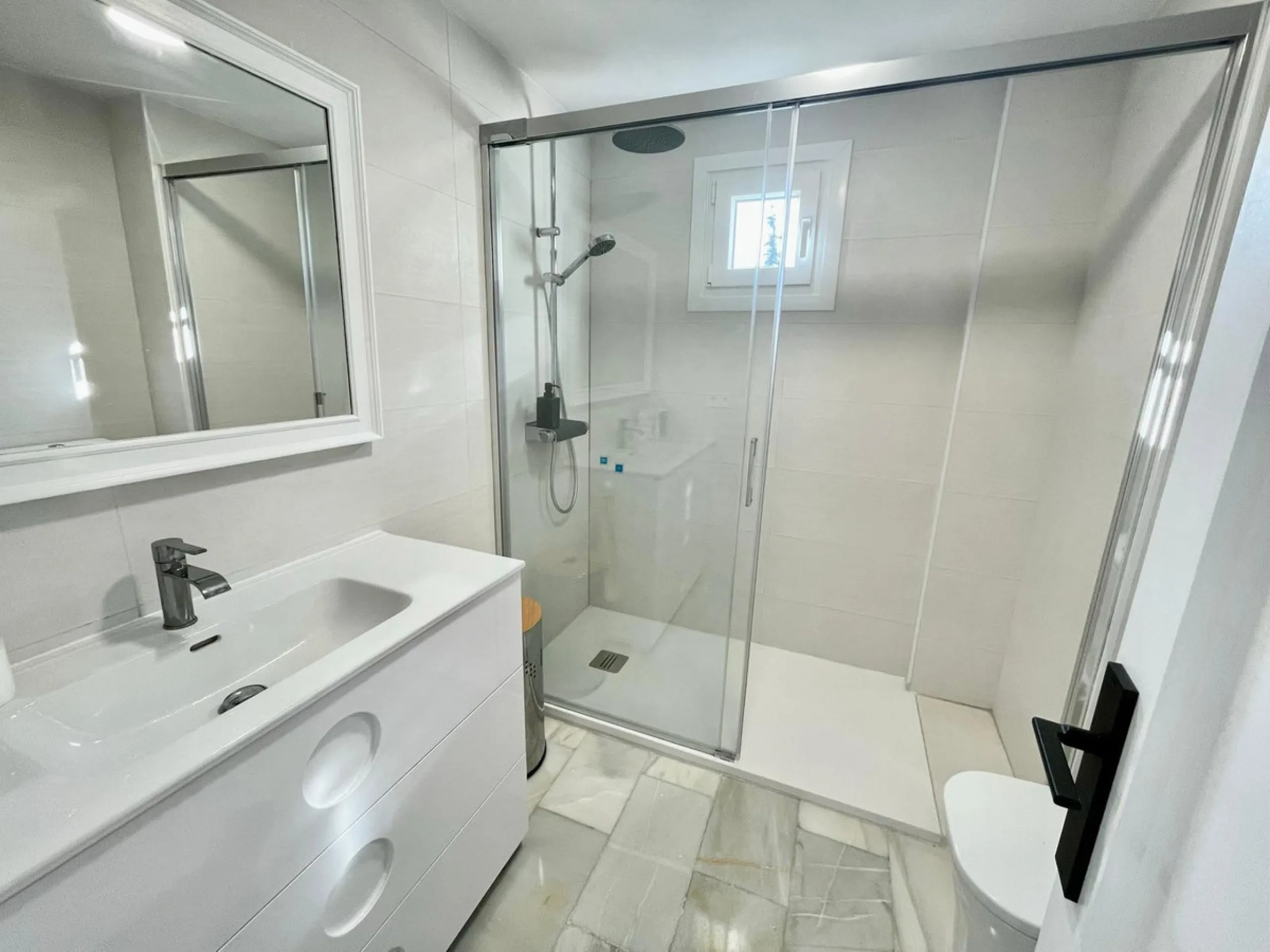 Bright Apartment with Sea Views in la Reserva de Marbella