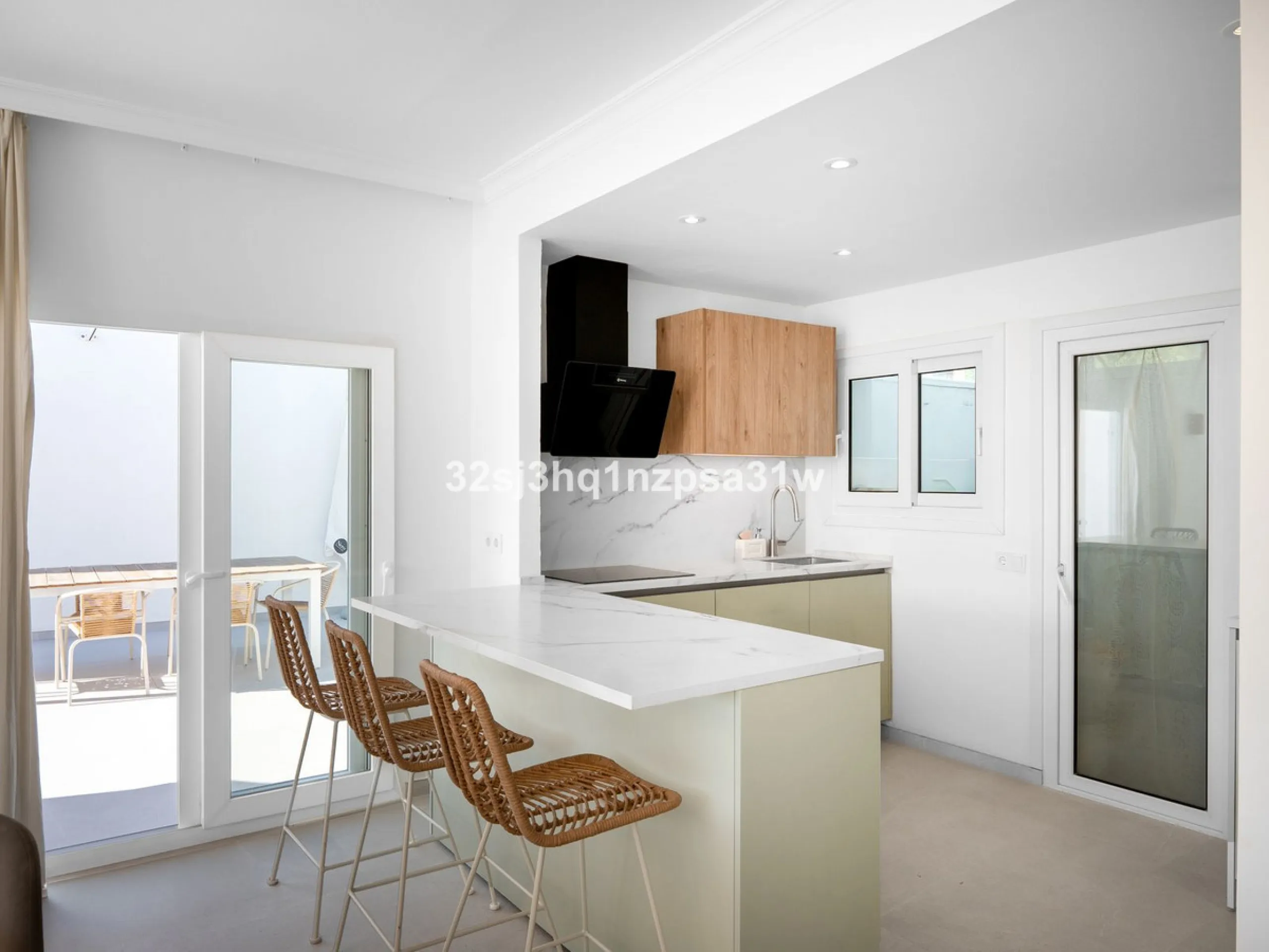 Set within the heart of Marbella's prestigious Golf Valley, this impeccably renovated 165 m² penthouse represents the pinnacle of sophisticated living in Nueva Andalucía. Positioned as a premier turnkey residence, the property underwent a comprehensive hi