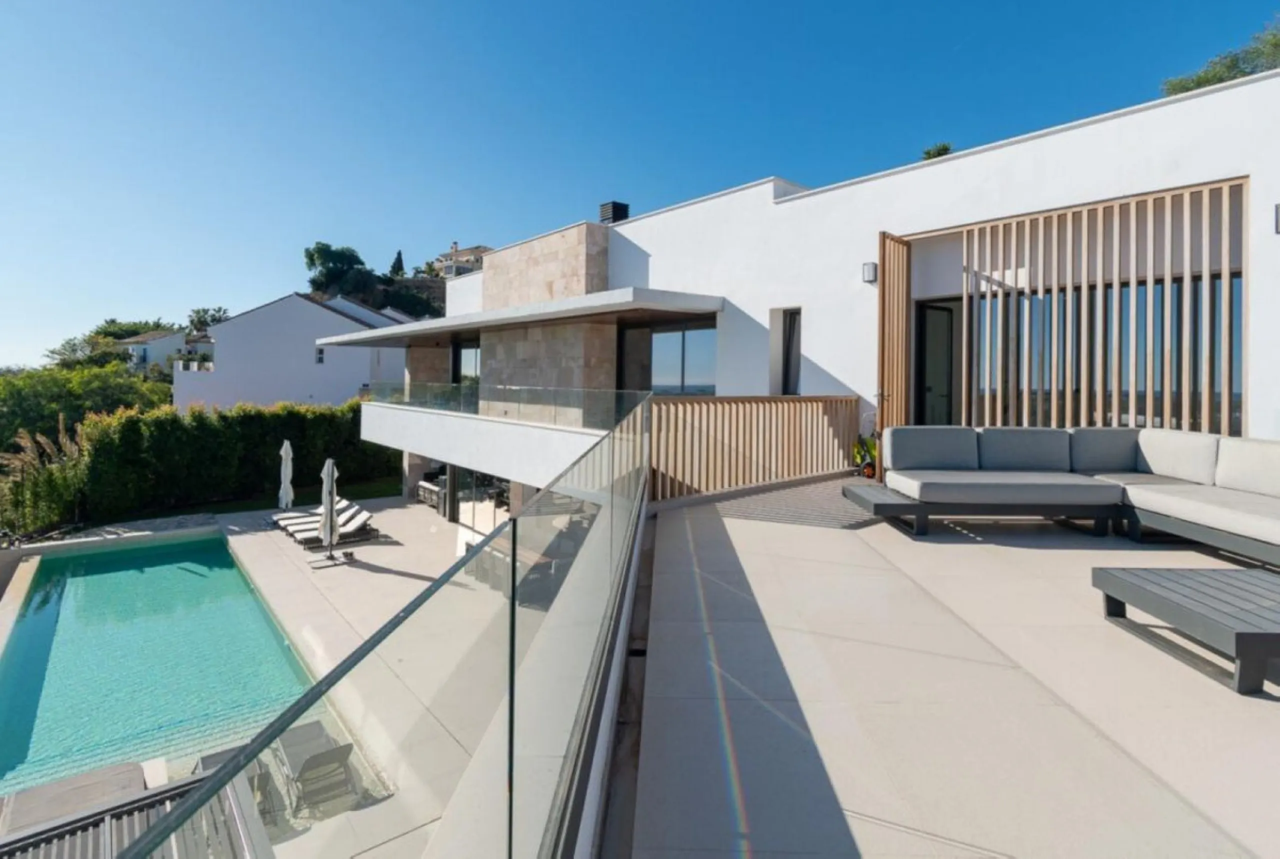 Luxury Villa in Benahavís with Panoramic Views and Contemporary Design