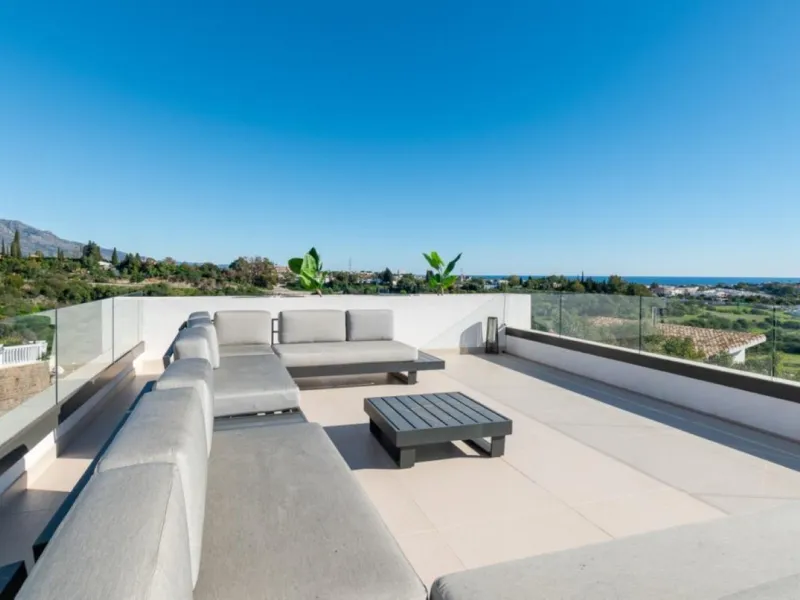 Luxury Villa in Benahavís with Panoramic Views and Contemporary Design