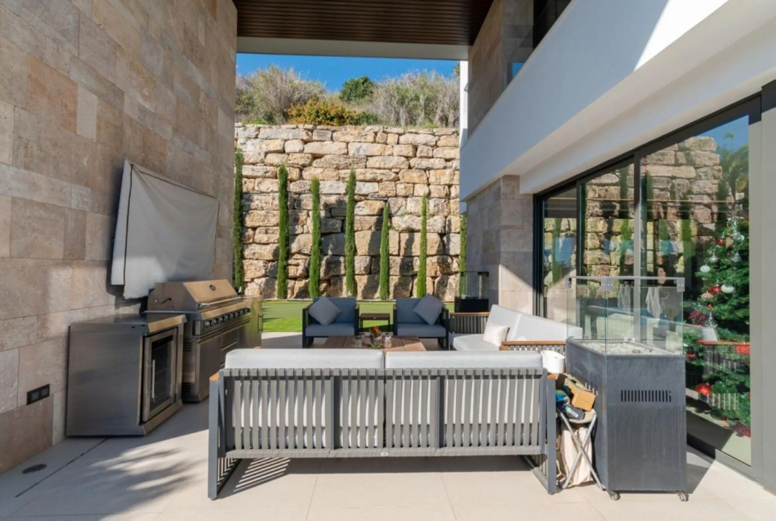 Luxury Villa in Benahavís with Panoramic Views and Contemporary Design