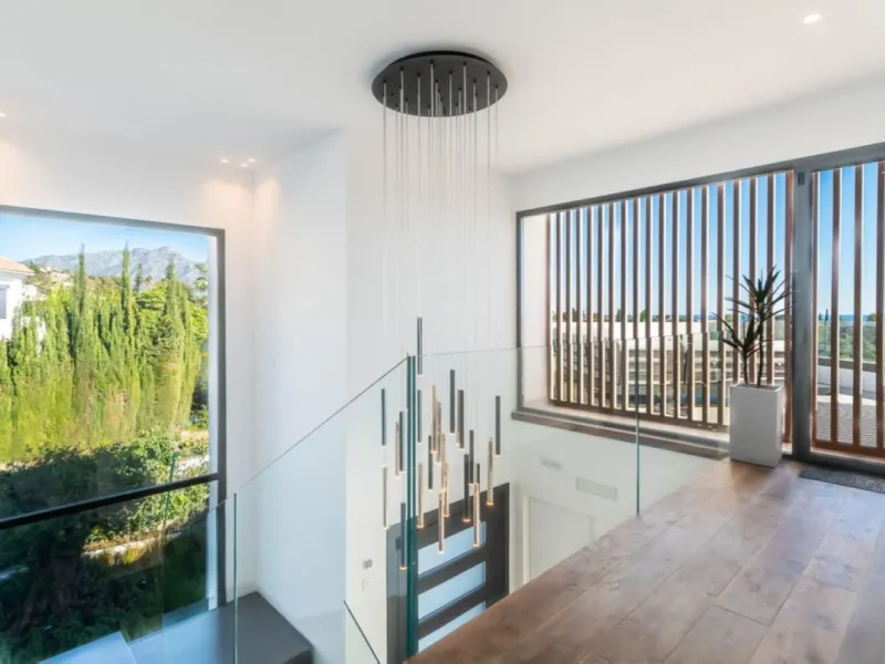 Luxury Villa in Benahavís with Panoramic Views and Contemporary Design