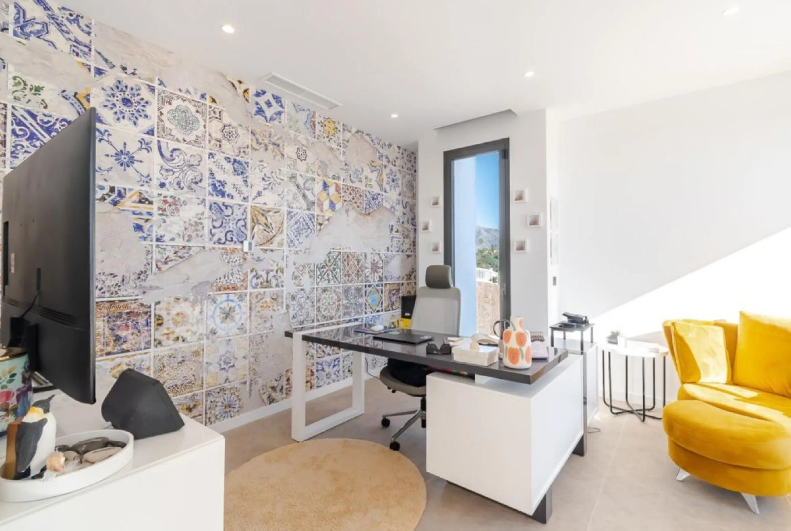 Luxury Villa in Benahavís with Panoramic Views and Contemporary Design