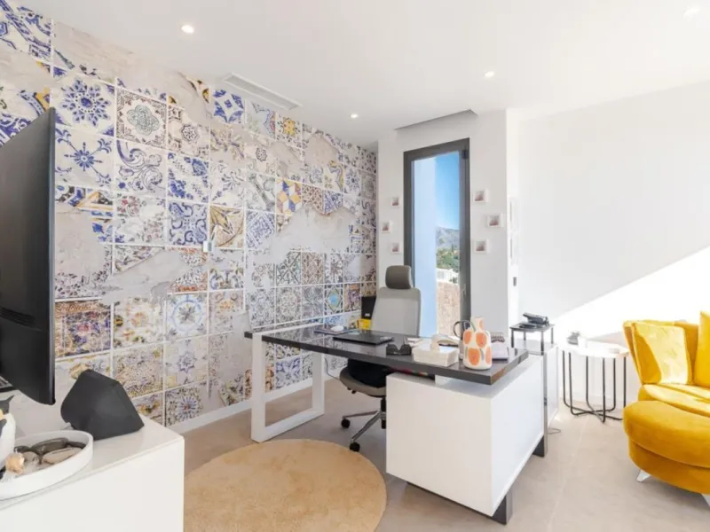 Luxury Villa in Benahavís with Panoramic Views and Contemporary Design