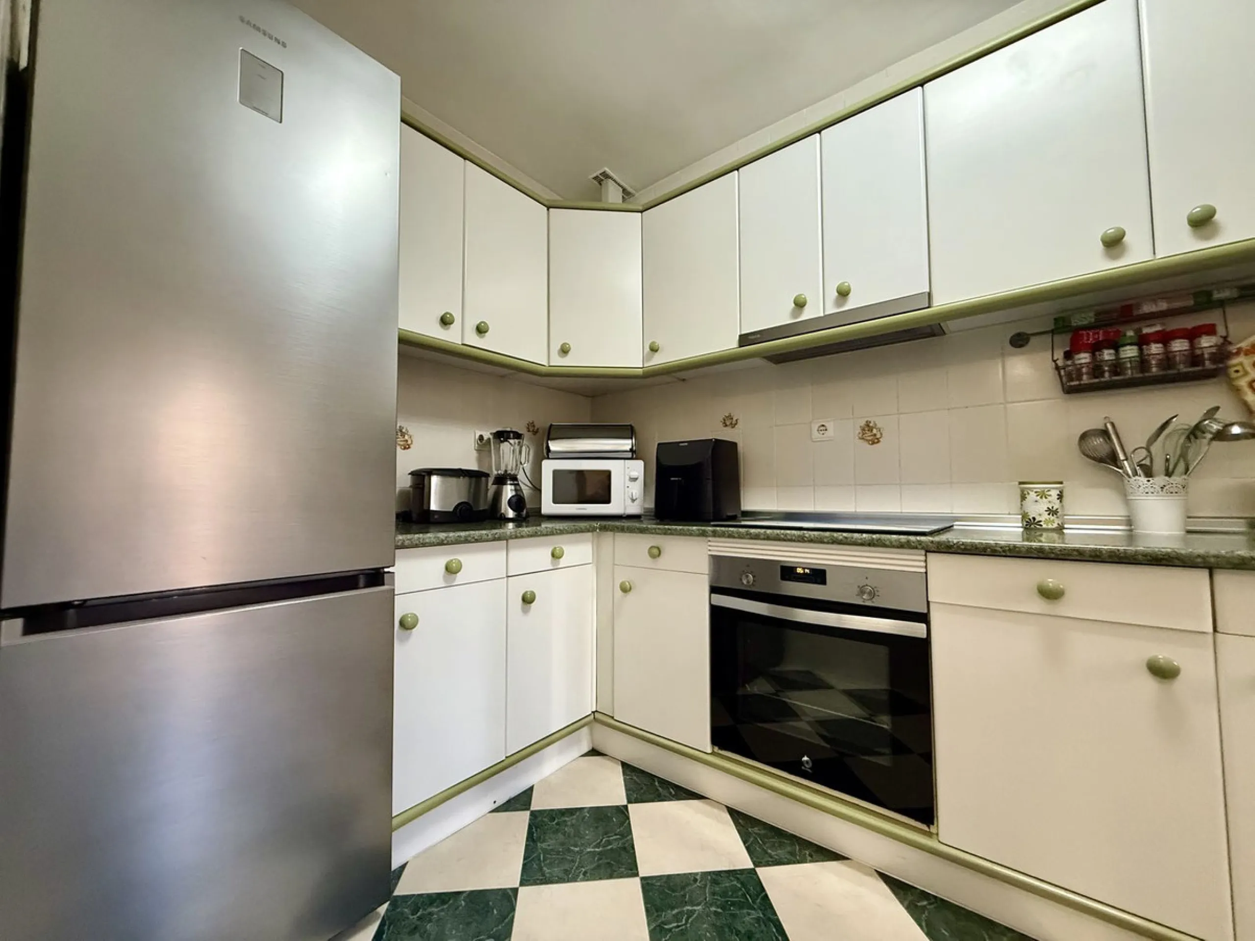 Apartment - Middle Floor Apartment в продаже в Fuengirola, Málaga. В доме 3 спален и 1 ванных комнат. Площадь дома 74 м²