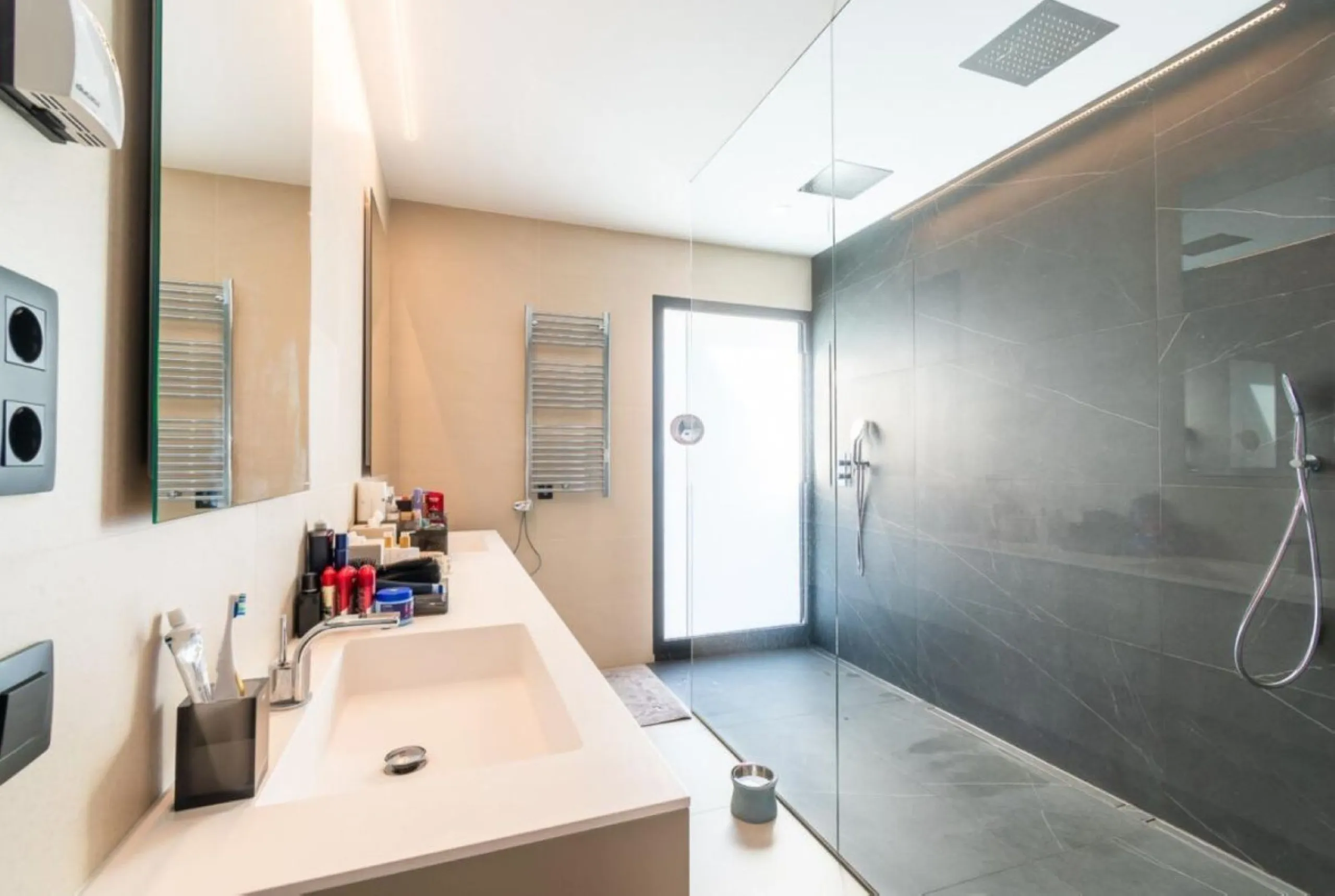 Luxury Villa in Benahavís with Panoramic Views and Contemporary Design
