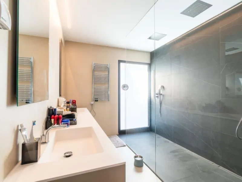 Luxury Villa in Benahavís with Panoramic Views and Contemporary Design