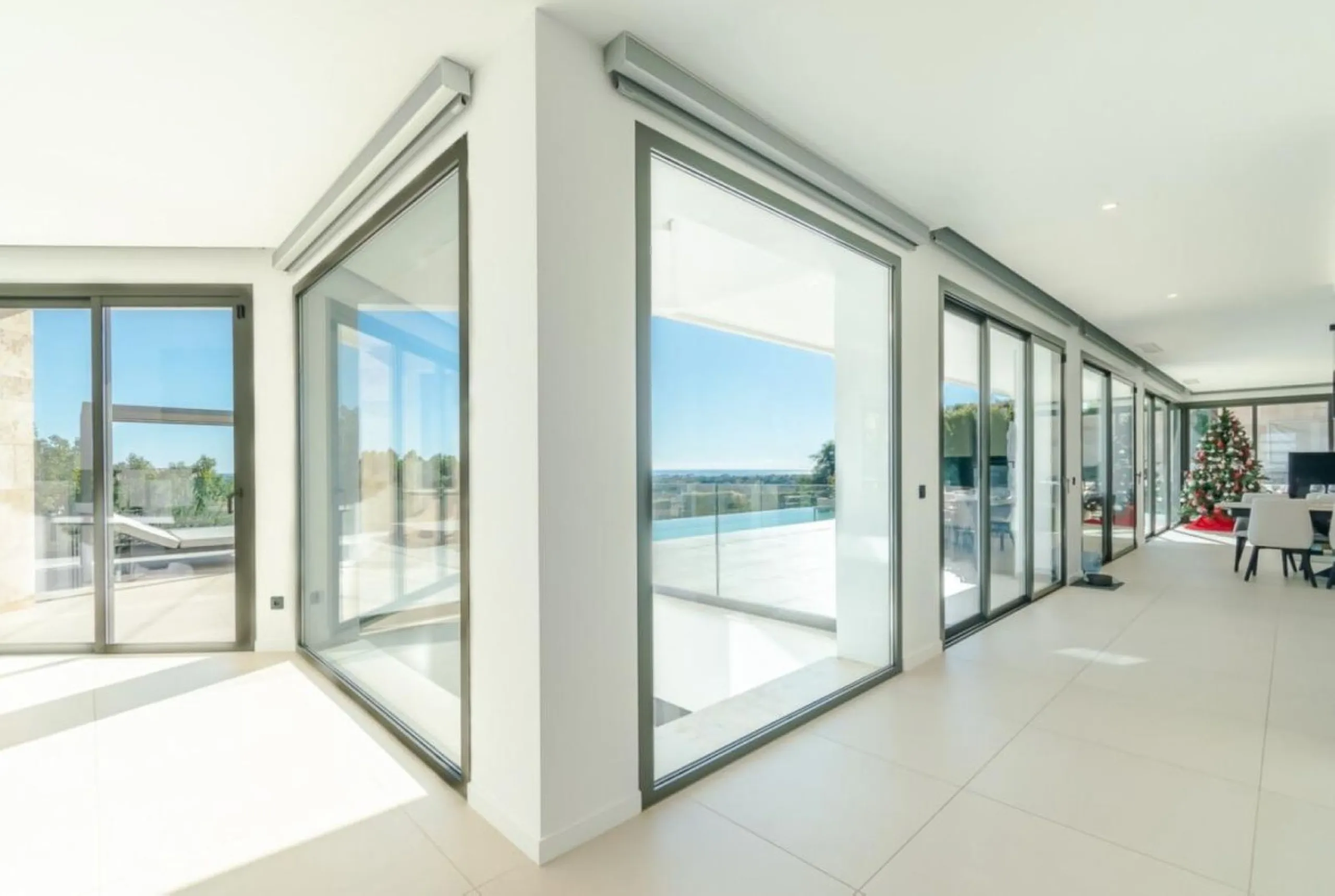 Luxury Villa in Benahavís with Panoramic Views and Contemporary Design