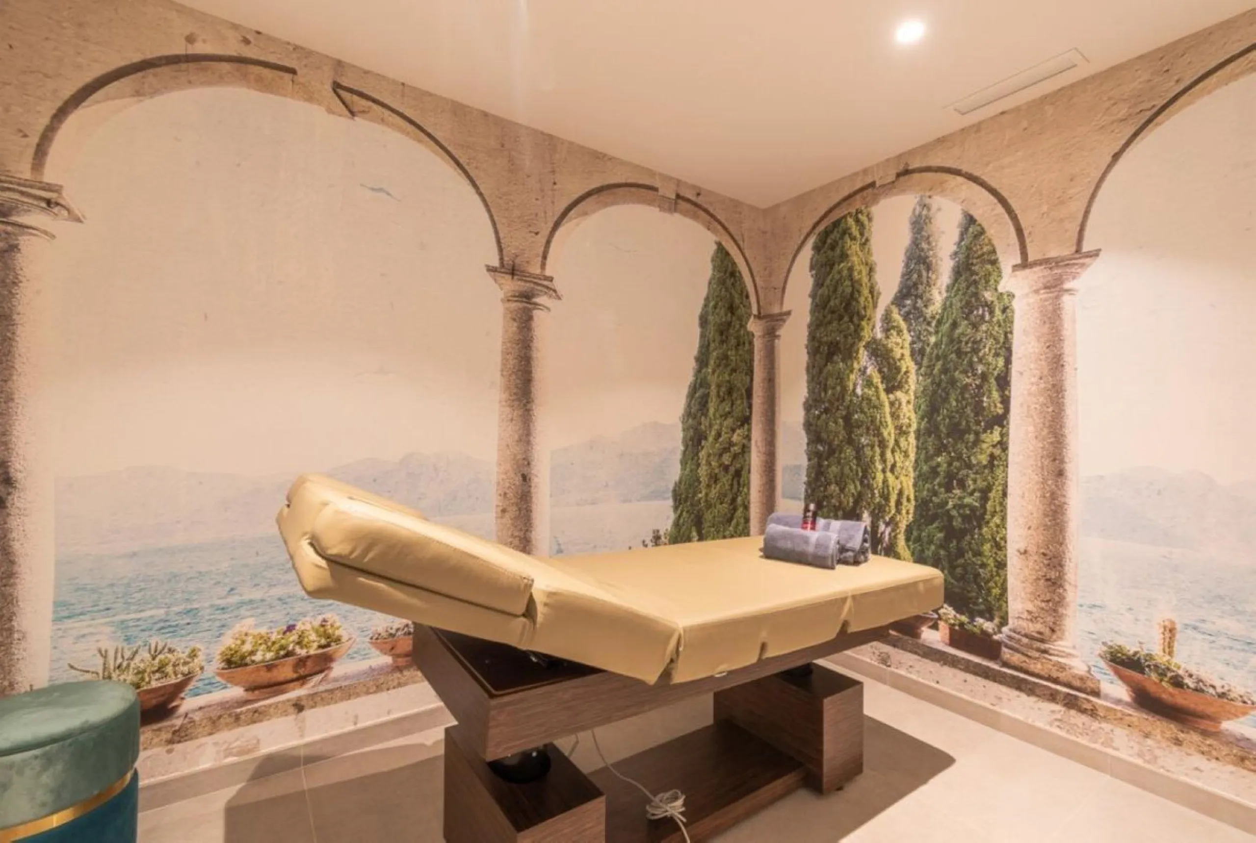 Luxury Villa in Benahavís with Panoramic Views and Contemporary Design