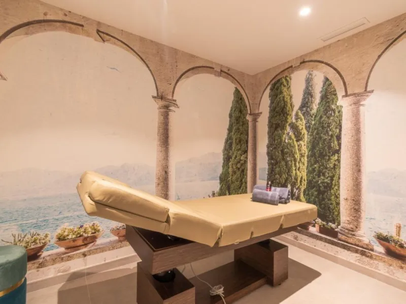 Luxury Villa in Benahavís with Panoramic Views and Contemporary Design