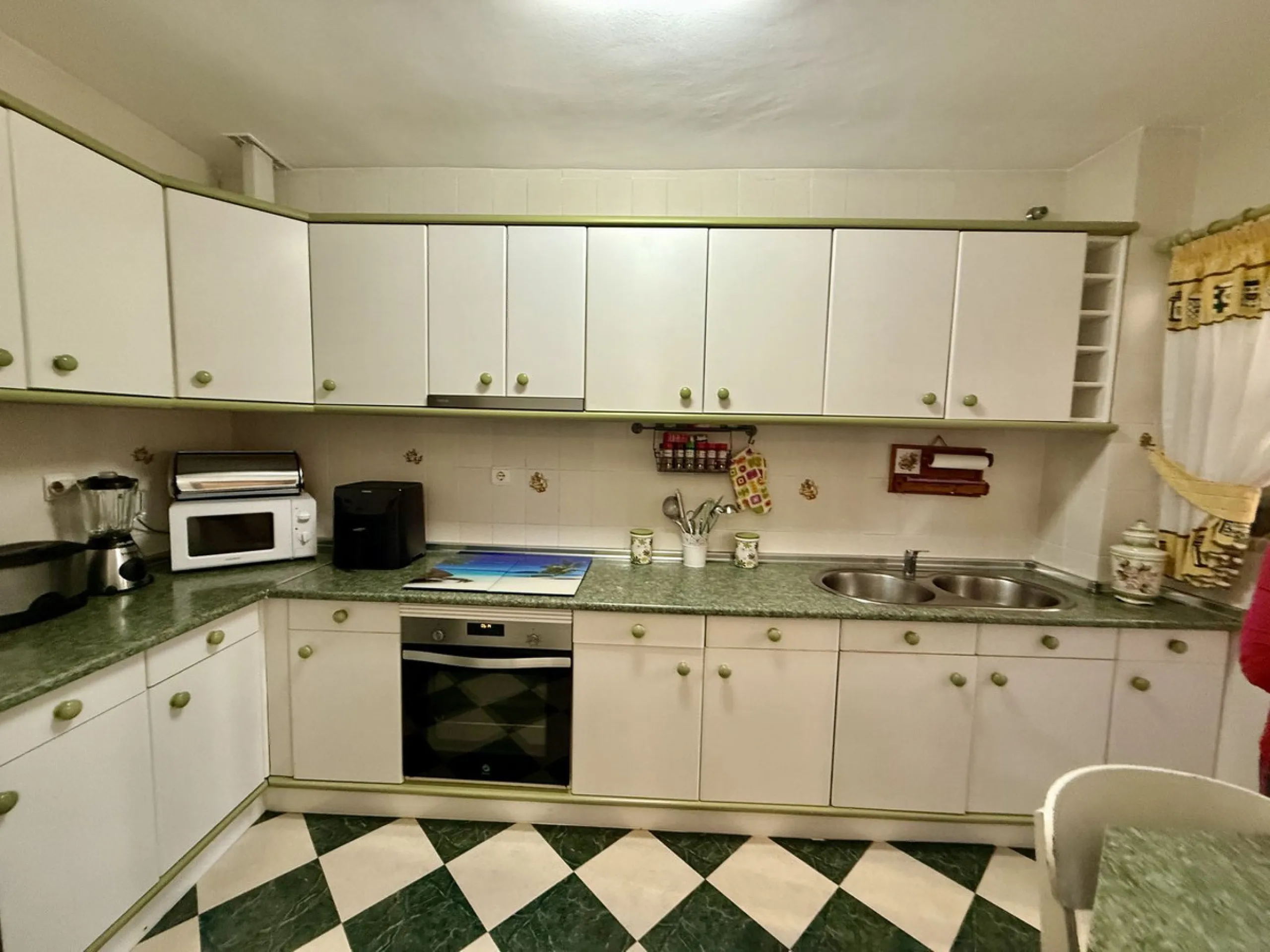 Apartment - Middle Floor Apartment в продаже в Fuengirola, Málaga. В доме 3 спален и 1 ванных комнат. Площадь дома 74 м²