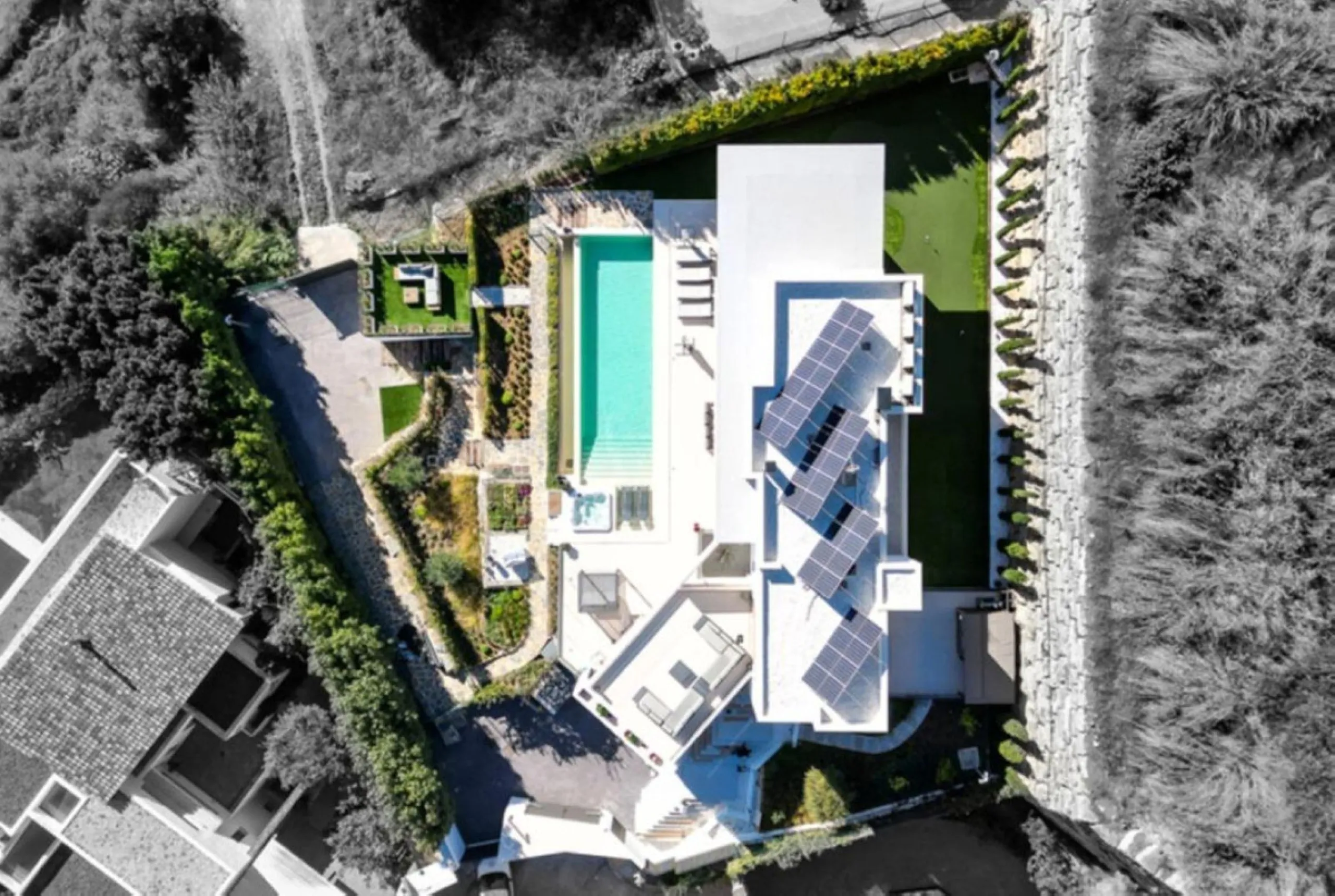 Luxury Villa in Benahavís with Panoramic Views and Contemporary Design