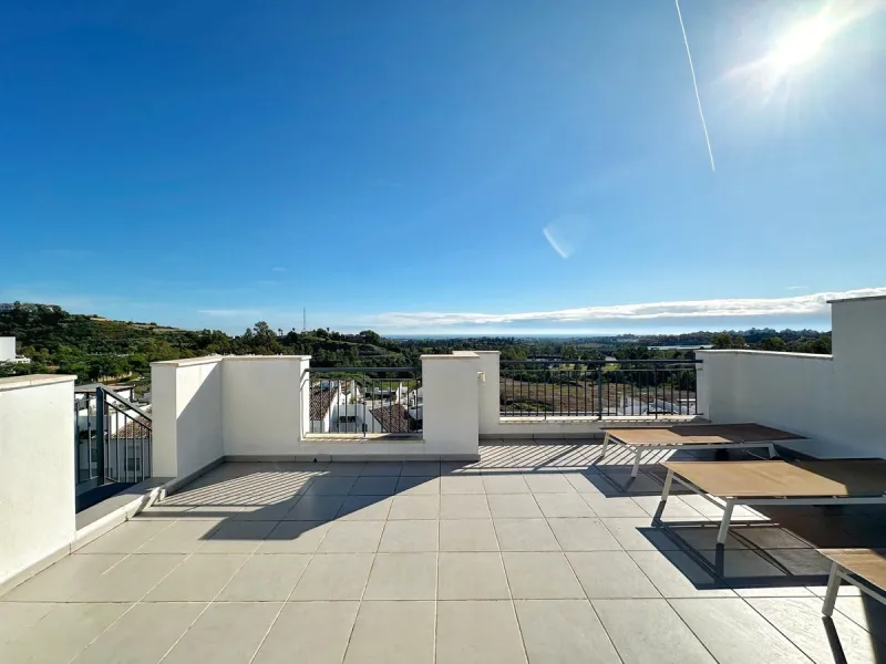 Luxury Duplex Penthouse with Panoramic Sea Views in Los Arqueros, Benahavís