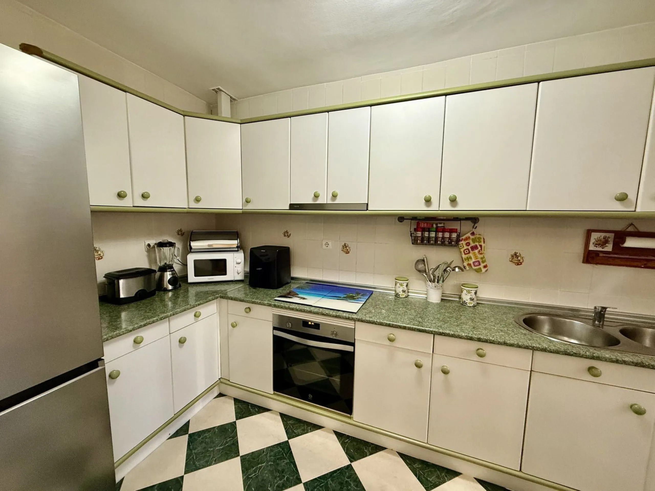 Apartment - Middle Floor Apartment в продаже в Fuengirola, Málaga. В доме 3 спален и 1 ванных комнат. Площадь дома 74 м²