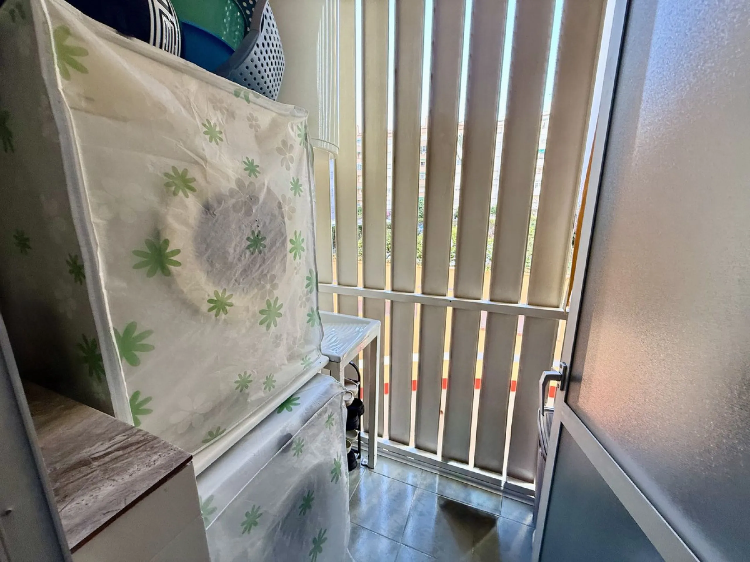 Apartment - Middle Floor Apartment в продаже в Fuengirola, Málaga. В доме 3 спален и 1 ванных комнат. Площадь дома 74 м²
