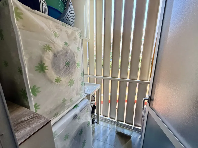 Apartment - Middle Floor Apartment в продаже в Fuengirola, Málaga. В доме 3 спален и 1 ванных комнат. Площадь дома 74 м²