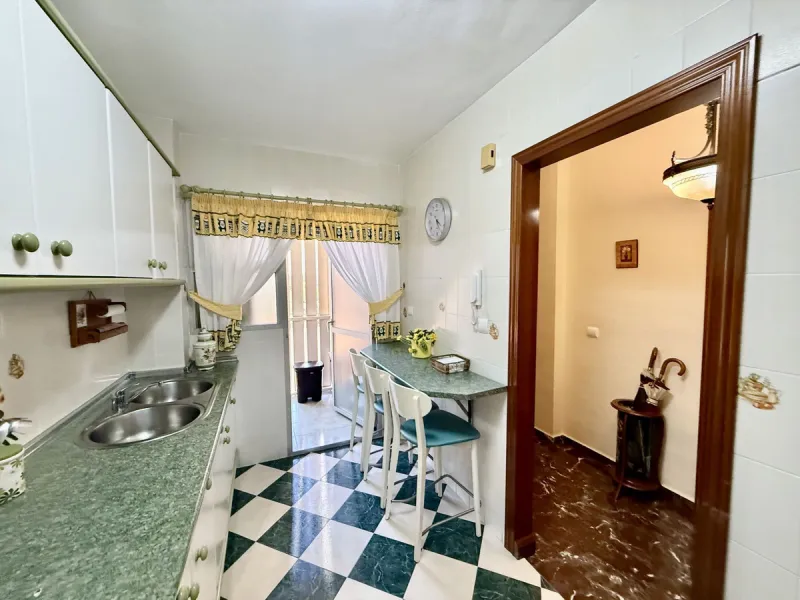 Apartment - Middle Floor Apartment в продаже в Fuengirola, Málaga. В доме 3 спален и 1 ванных комнат. Площадь дома 74 м²