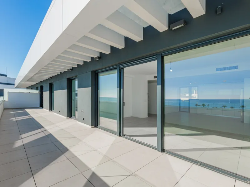 Apartment - Penthouse в продаже в Torremolinos, Málaga. В доме 3 спален и 2 ванных комнат. Площадь дома 148 м²