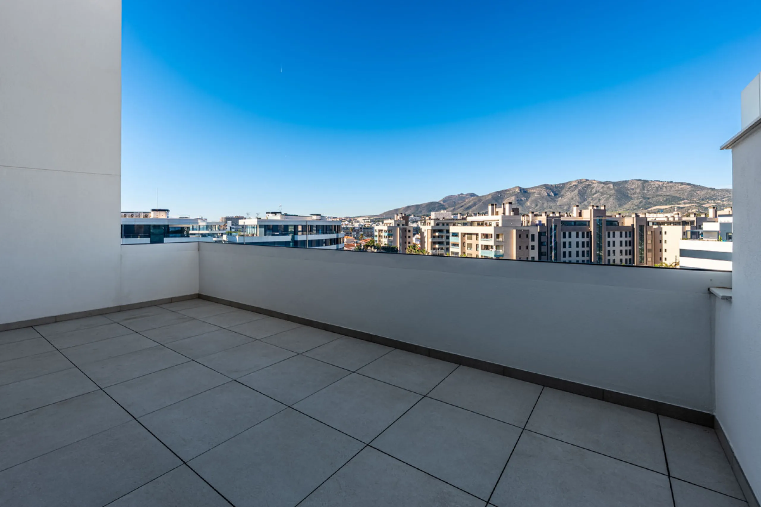 Apartment - Penthouse в продаже в Torremolinos, Málaga. В доме 3 спален и 2 ванных комнат. Площадь дома 148 м²