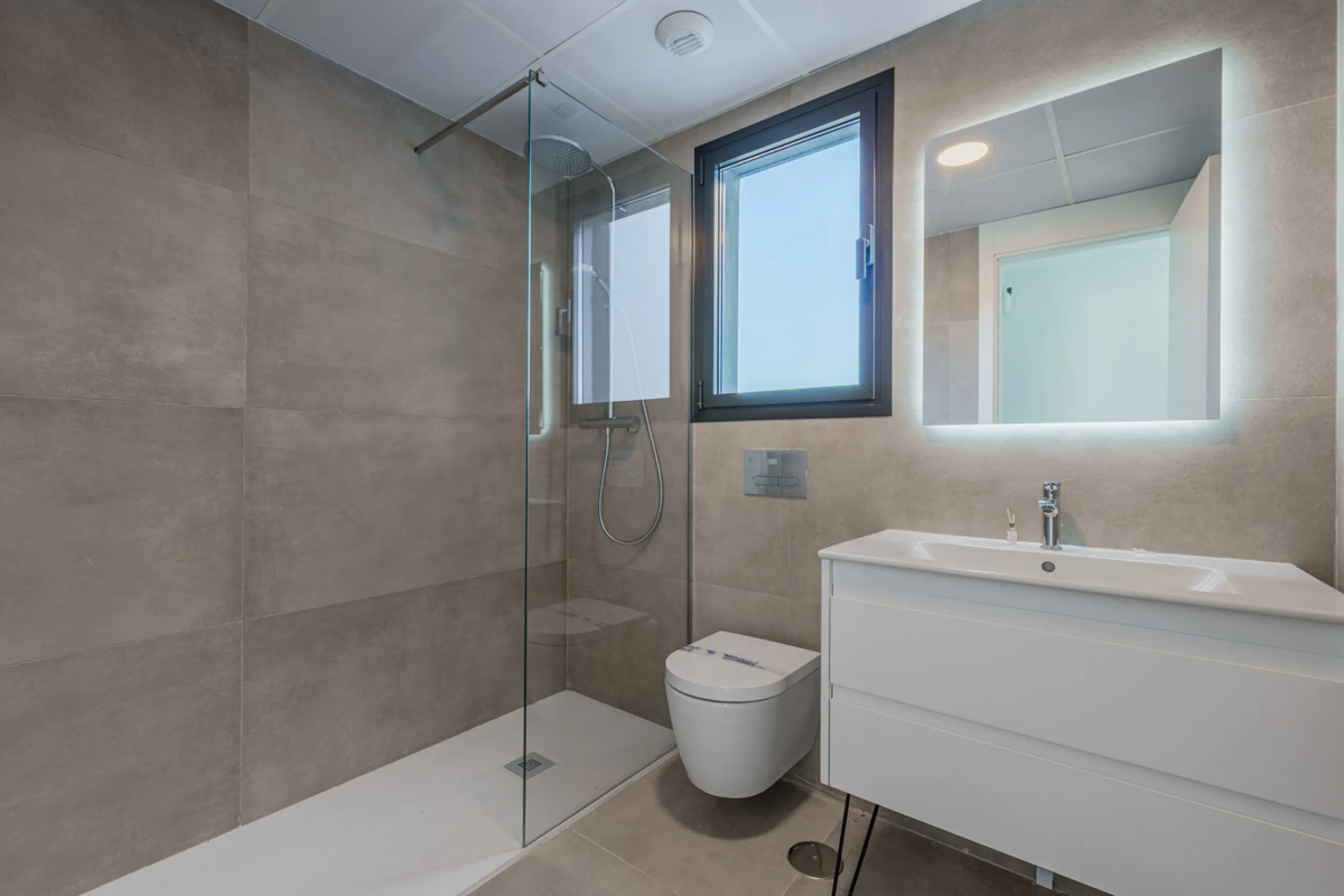 Apartment - Penthouse в продаже в Torremolinos, Málaga. В доме 3 спален и 2 ванных комнат. Площадь дома 148 м²