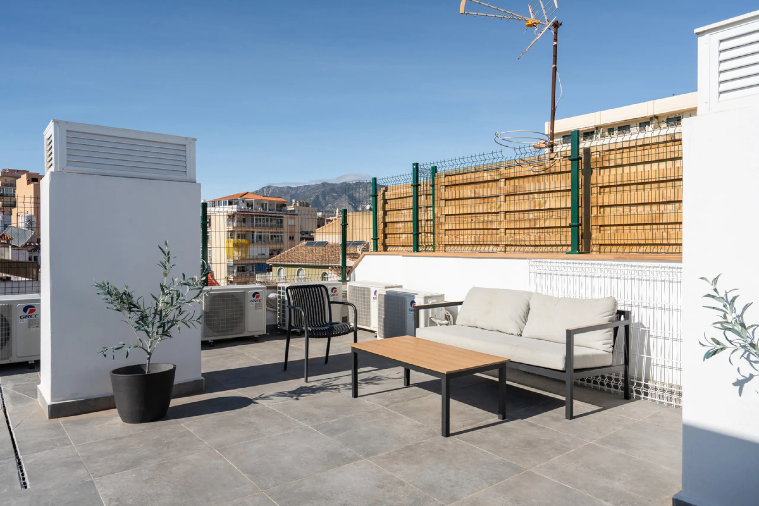 Apartment - Penthouse в продаже в Fuengirola, Málaga. В доме 2 спален и 1 ванных комнат. Площадь дома 59 м²