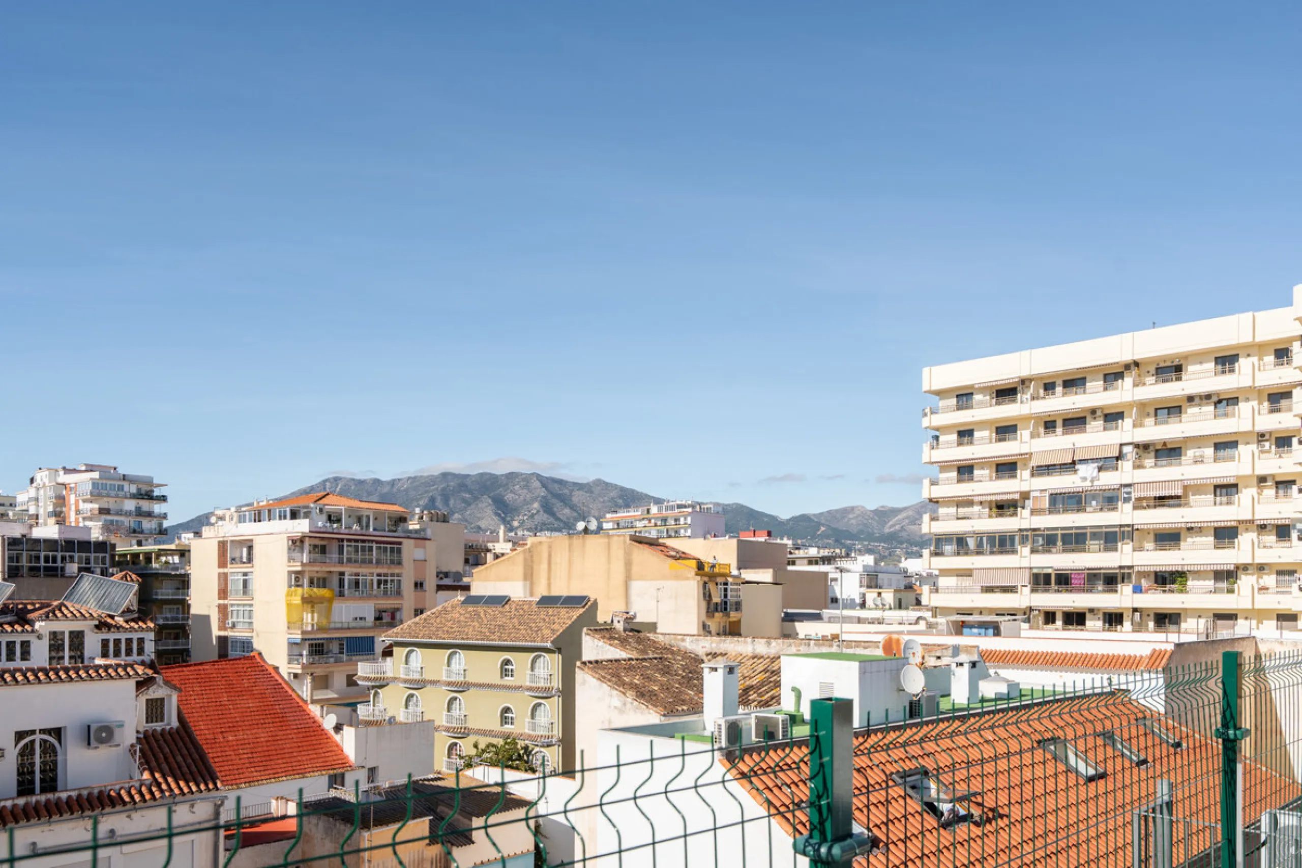 Apartment - Penthouse в продаже в Fuengirola, Málaga. В доме 2 спален и 1 ванных комнат. Площадь дома 59 м²