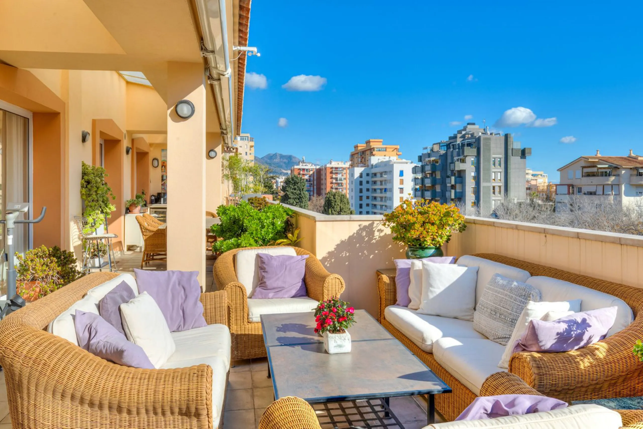 Exclusive four-bedroom penthouse with large terrace – central Fuengirola