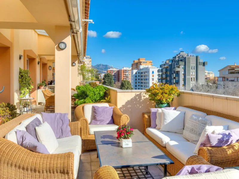 Exclusive four-bedroom penthouse with large terrace – central Fuengirola