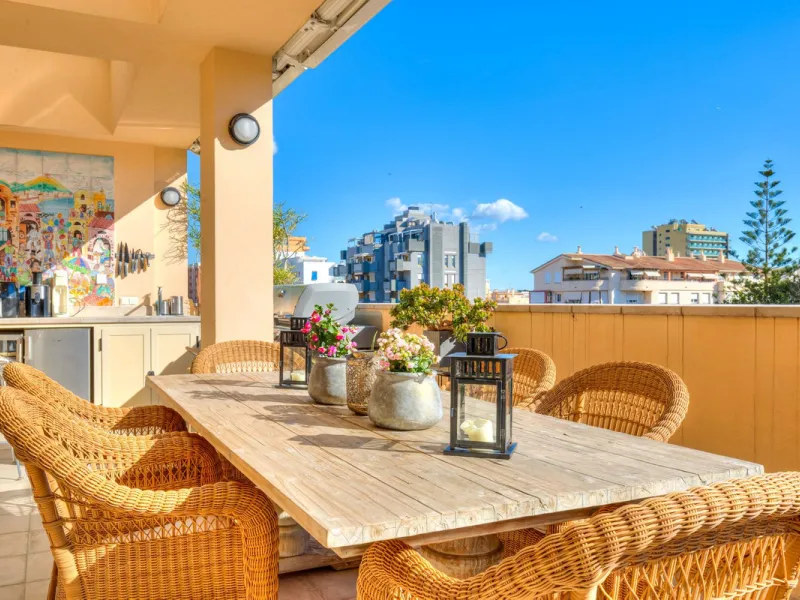 Exclusive four-bedroom penthouse with large terrace – central Fuengirola
