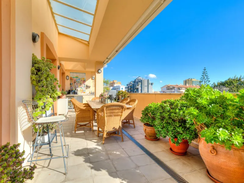 Exclusive four-bedroom penthouse with large terrace – central Fuengirola