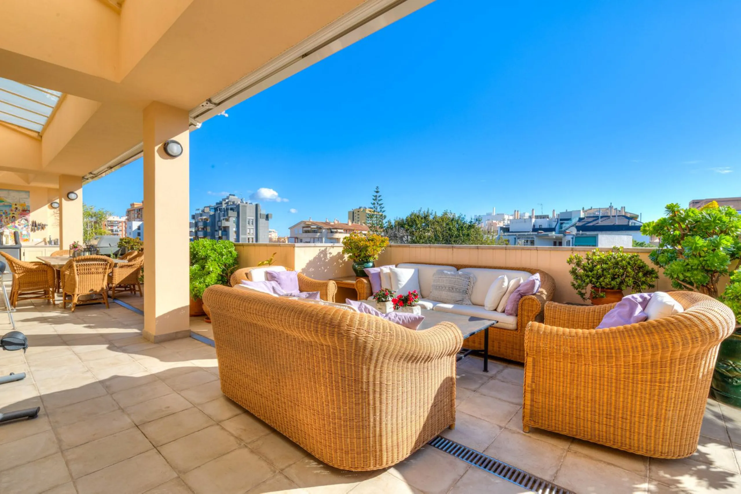 Exclusive four-bedroom penthouse with large terrace – central Fuengirola