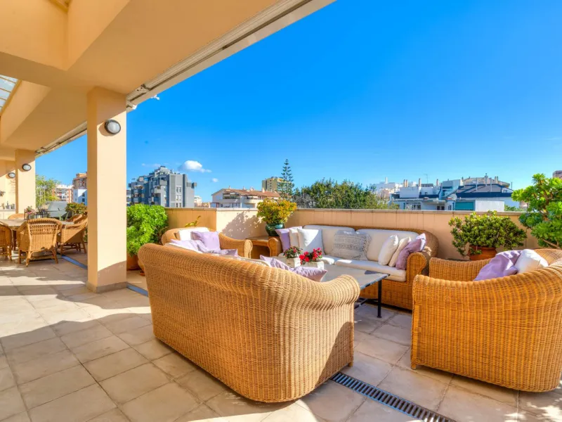 Exclusive four-bedroom penthouse with large terrace – central Fuengirola